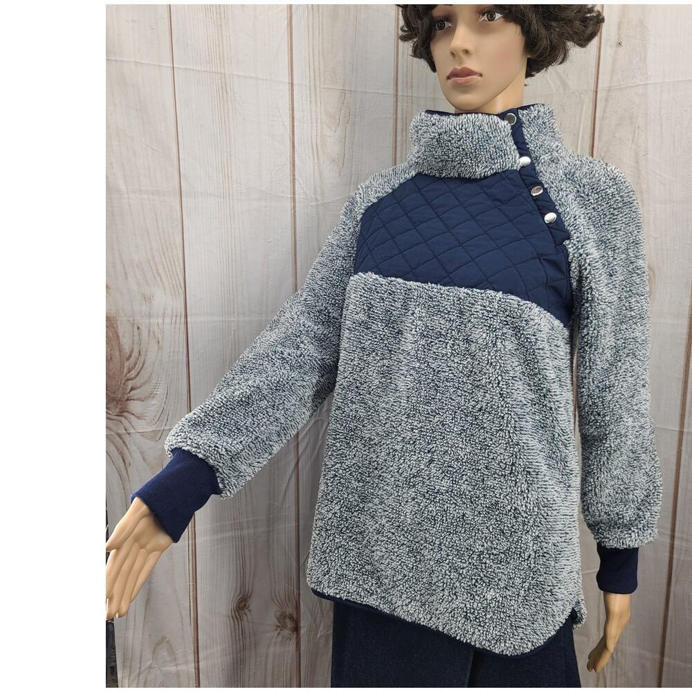 Asklazy Women's M 2-Tone Blue Long Sleeves Fleece Pullover Top Quilted Snaps